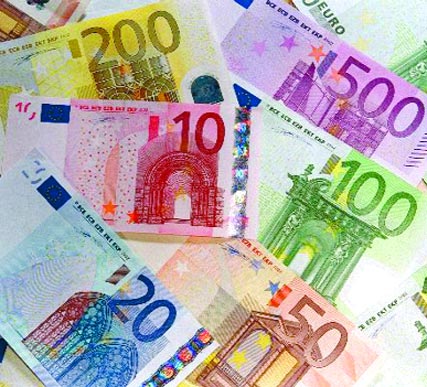 يمتد نشاطها من تسمسيلت إلى جنوب تبسة                    تفكيك عصابة تزوير الأورو والدولار في بئر العاتر