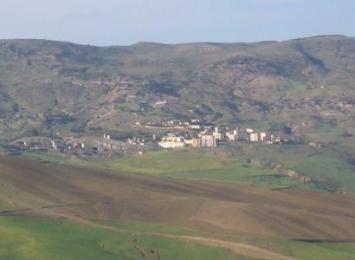 سكان قرية أولاد حمى المنسية يعانون في صمت ببرج بوعريريجوصفوا أنفسهم ب