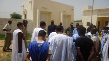 مواطنون يحتجّون أمام مقر ولاية أدرار