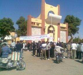 سكان قرية القطايبية بالشلف يواصلون احتجاجهم