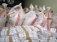 حجز 240 ألف كيس من 