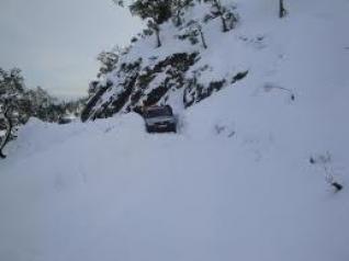 Routes coupées à la circulation à Tizi-Ouzou et Bouira suite aux chutes de neige