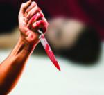 DE CRAINTE QU'ELLE REVELE SA RELATION AMOUREUSE A SON PERE