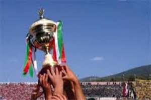 حامل الكأس يتأهل بصعوبة والعميد بسهولة أمام الشلف