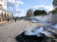 بسبب الوضع الكارثي لأحياء البلدية.. تيزي وزو/ سكان عين الزاوية يقطعون الطريق الوطني رقم 30