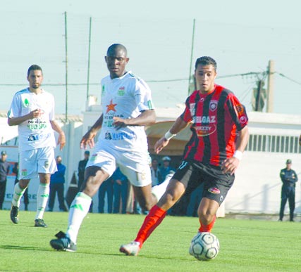 اتحاد العاصمة 2 مولودية العلمة 0                    عوامري يحسم الفوز في الشوط الثاني