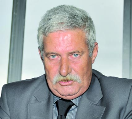 بعد طرد ممثليه من اجتماع الوزارة شباب قسنطينة يرفع دعوى قضائية ضد أونيس