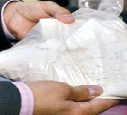 شرطي ضمن شبكة إفريقية لترويج المخدرات بالعاصمة حجز 300 غرام من الهيروين بمسكن في زرالدة