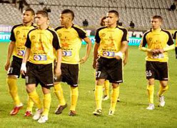 اللاعبون يدخلون في إضراب ويخلطون أوراق شارف قبل موقعة سطيف