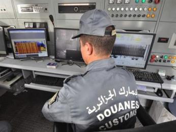 توقيف 3 مهربين وحجز 30 طنا من الفرينة بحدود أدرار