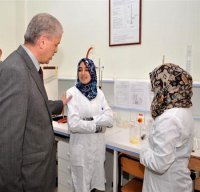 Sellal inspecte les travaux de réalisation d'un hôpital à Remchi