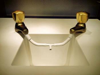 L'effacement entre abstraction et regard figé