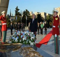 M. Ayrault se recueille à la mémoire des martyrs de la Révolution