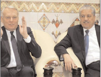 Sellal et Ayrault visitent à Oran la cimenterie Lafarge, l'usine Renault et le tramway