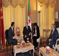 Le président Bouteflika reçoit le ministre chinois des Affaires étrangères