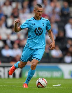 بن طالب يدشن مشواره في الدوري الإنجليزي رفقة توتنهام