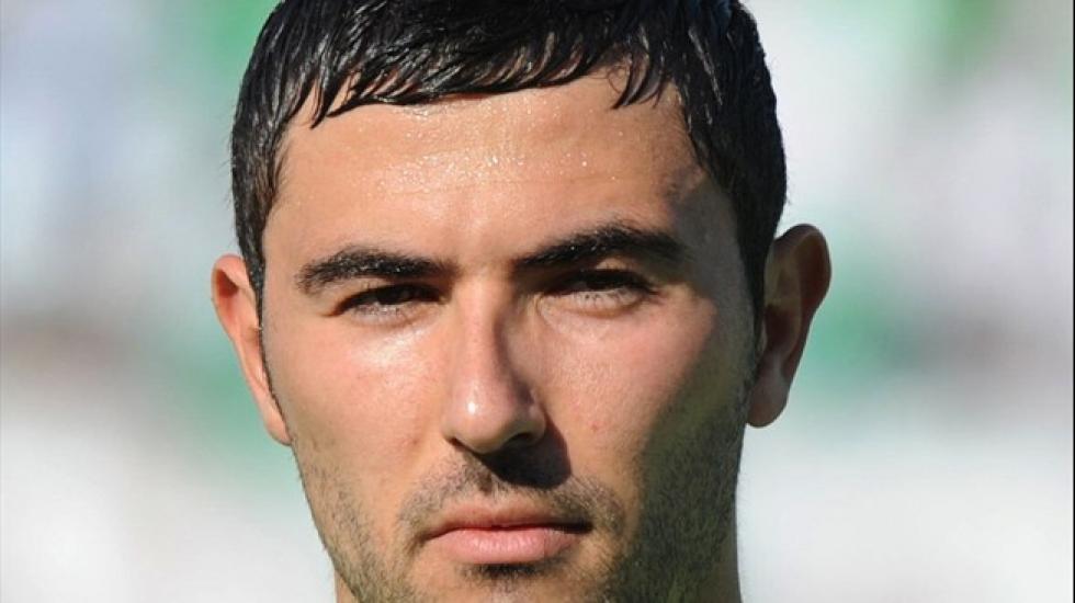 وفاق سطيف يطلب رخصة من رئيس الاتحادية الجزائرية لكرة القدم لاستقدام عنتر يحيى