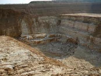 عمال المحاجر بمعسكر يشتغلون في ظروف مزرية