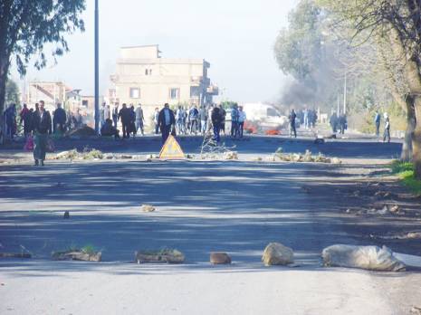 Le trafic ferroviaire bloqué par des manifestants à l'est d'Alger
