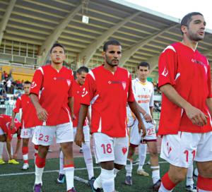 لاعبو مولودية وهران غاضبون على محياوي                    أعوان الأمن يحدثون فوضى في التدريبات ويهدّدون