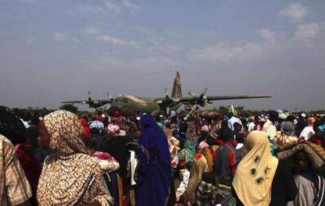 المئات يسعون للفرار من افريقيا الوسطى على متن رحلات جوية طارئة