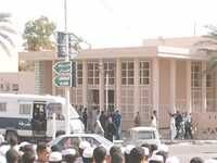 Alors que la ville retrouve un calme précaire