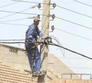 خطر الشرارات الكهربائية يهدد حياتهم... سكان الطهرة بسكيكدة يحتجون ويطالبون سونلغاز بالتدخل