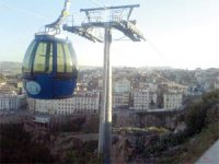 Un énième report et des questions