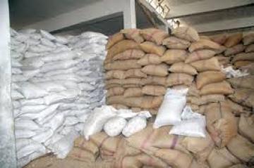 فلاحون وممولون من خنشلة يهربون الأعلاف نحو تونس