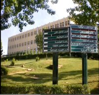 Sellal inaugure un pôle universitaire et remet les clefs de 50 logements de fonction à des enseignants