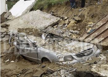 Inondations et effondrements à l'ouest du pays