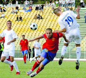 مولودية قسنطينة                    نغيز:  تفكير اللاعبين في الداربي وراء خسارتنا في المدية