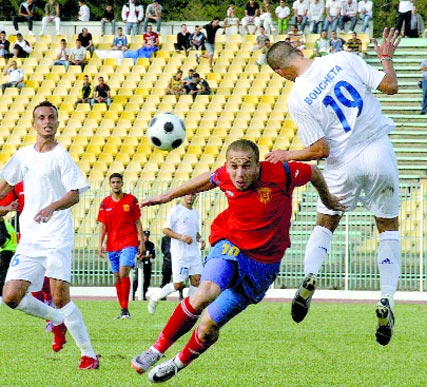 مولودية قسنطينة                    نغيز:  تفكير اللاعبين في الداربي وراء خسارتنا في المدية