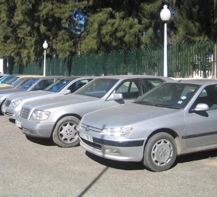 فصيلة الأبحاث لدرك وهران وضعت حدا لنشاطها                    تفكيك شبكة مختصة في سرقة السيارات وتزوير وثائقها