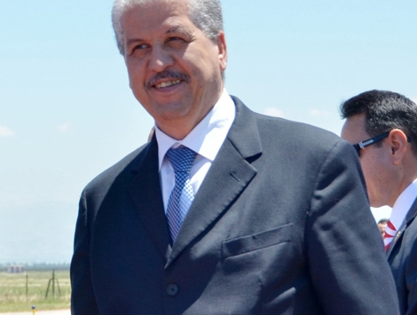 ماذا قال سلال لوالي ولاية عنابة فور نزوله من الطائرة؟