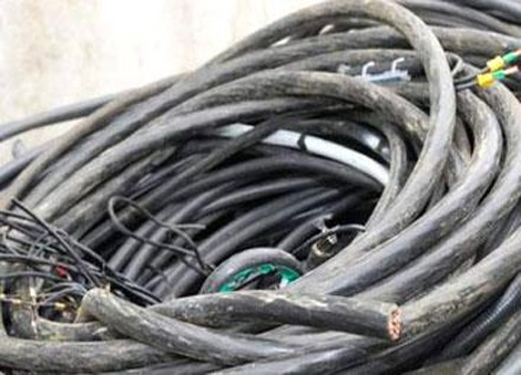 عمال الكوابل ببسكرة يستأنفون العمل