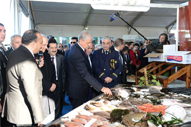 سلال يعد من مستغانم بتعزيز ودعم مجال التشغيل ويعلن