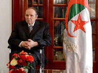 بوحجة يؤكد أن لقاء يضم 9 آلاف شخص بالقاعة البيضاوية بمركب 5 جويلية .. هل يستجيب بوتفليقة لآخر صرخة أفلانية بتعديل الدستور هذا الأسبوع؟