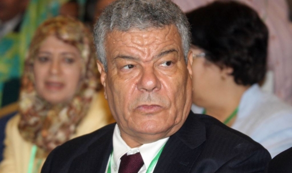 سعداني يطالب بوتفليقة بالترشح لعهدة رابعة .. وبلخادم يفاجئه بحضوره للقاعة البيضاوية