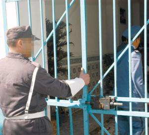 وزير العدل يعلن عقب تدشينه المؤسسة العقابية ببرج بوعريريج                    سنقضي على الاكتظاظ بالسجون في 2011