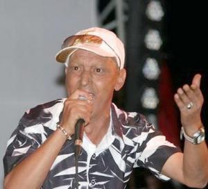 يعاني من مرض عضال بمستشفى سيدي بلعباس                    حفل تضامني مع الفنان الجيلالي عمارنة