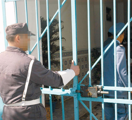 وزير العدل يعلن عقب تدشينه المؤسسة العقابية ببرج بوعريريج                    سنقضي على الاكتظاظ بالسجون في 2011