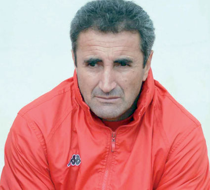 مناد يقود لاعبيه أمام اتحاد العاصمة من المدرجات                    آخر إنذار لوفاق سطيف قبل العقوبة