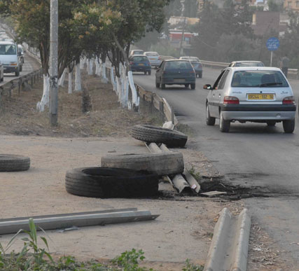 بومرداس                    إصابة 15 دركيا في اشتباكات مع المواطنين ببودواو