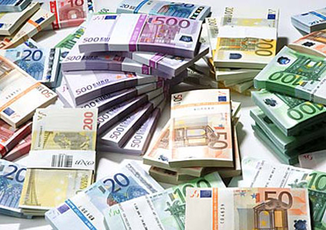 ضبط ثمانية ملايير من العملة الأجنبية معدة للتهريب بأم البواقي