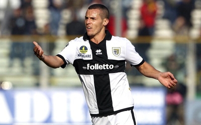 صراع إنجليزي إيطالي على جمال مصباح!