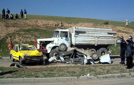 هلاك شخصين وجرح اثنين آخرين في حادث مرور بالطارف