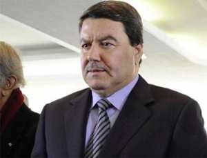 هامل يدعم منشآت قطاعه بالجنوب من بوابة بشار