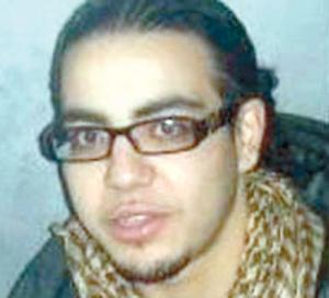 جثمانه ووري التراب بسيدي بلعباس                    كاميرات المراقبة أكدت مقتل عبد الرحمن باغي على يد كندي