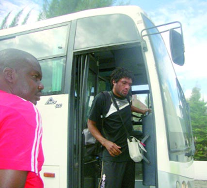 حل بمدينة تيزي وزو عصر أمس                    مازمبي يتجنب الإعلاميين ويتدرب بأبواب مغلقة